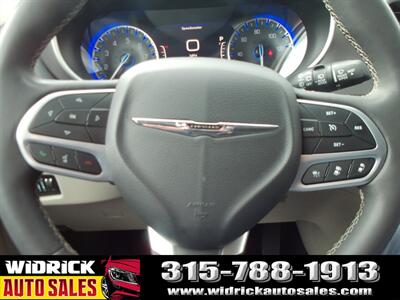 2023 Chrysler Pacifica Touring L   - Photo 7 - Watertown, NY 13601