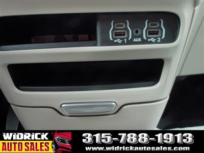 2023 Chrysler Pacifica Touring L   - Photo 12 - Watertown, NY 13601