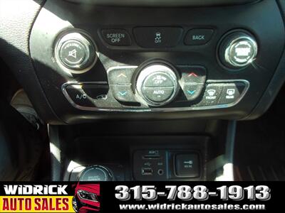 2017 Jeep Cherokee Limited   - Photo 11 - Watertown, NY 13601