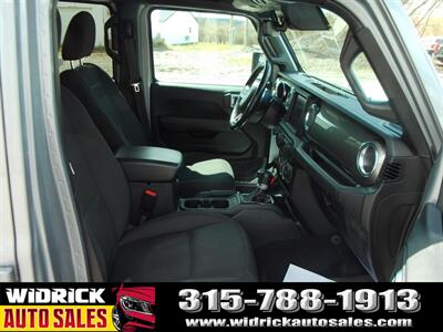 2020 Jeep Gladiator Overland   - Photo 4 - Watertown, NY 13601