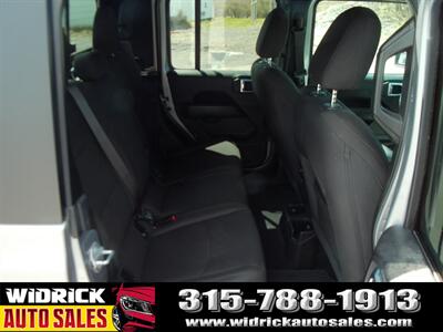 2020 Jeep Gladiator Overland   - Photo 5 - Watertown, NY 13601