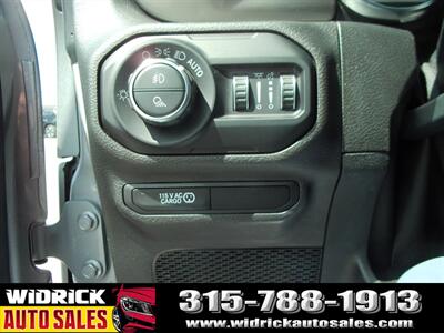 2020 Jeep Gladiator Overland   - Photo 8 - Watertown, NY 13601