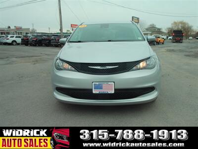 2023 Chrysler Voyager LX   - Photo 2 - Watertown, NY 13601