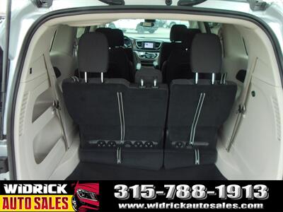 2023 Chrysler Voyager LX   - Photo 6 - Watertown, NY 13601
