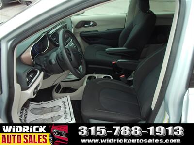 2023 Chrysler Voyager LX   - Photo 4 - Watertown, NY 13601