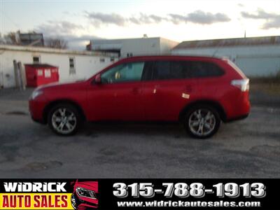 2015 Mitsubishi Outlander SE   - Photo 8 - Watertown, NY 13601