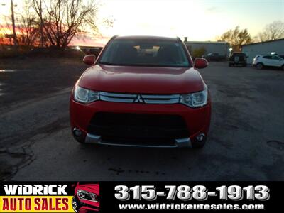 2015 Mitsubishi Outlander SE   - Photo 2 - Watertown, NY 13601
