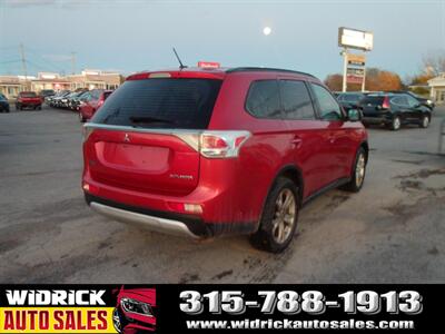 2015 Mitsubishi Outlander SE   - Photo 5 - Watertown, NY 13601