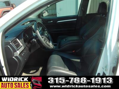 2019 Toyota Highlander XLE   - Photo 4 - Watertown, NY 13601