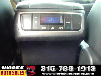 2019 Toyota Highlander XLE   - Photo 9 - Watertown, NY 13601