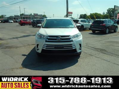 2019 Toyota Highlander XLE   - Photo 2 - Watertown, NY 13601