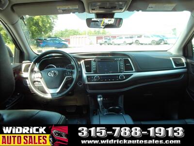 2019 Toyota Highlander XLE   - Photo 7 - Watertown, NY 13601