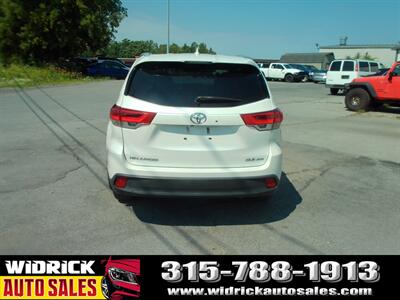 2019 Toyota Highlander XLE   - Photo 18 - Watertown, NY 13601