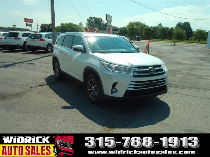 2019 Toyota Highlander XLE   - Photo 1 - Watertown, NY 13601