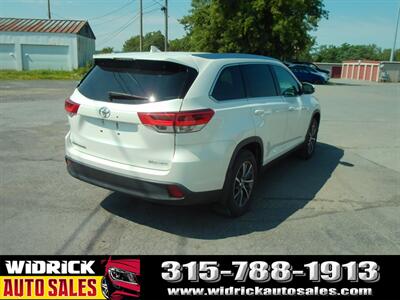2019 Toyota Highlander XLE   - Photo 17 - Watertown, NY 13601