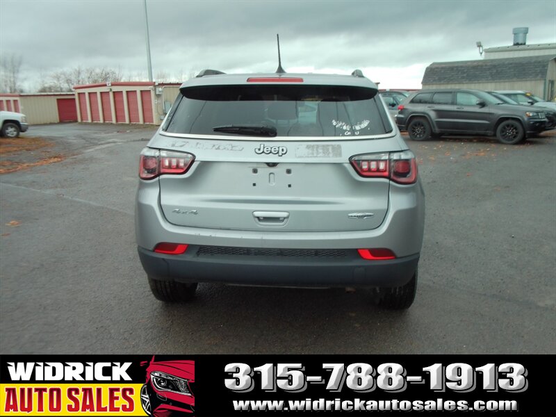2021 Jeep Compass Latitude photo 3
