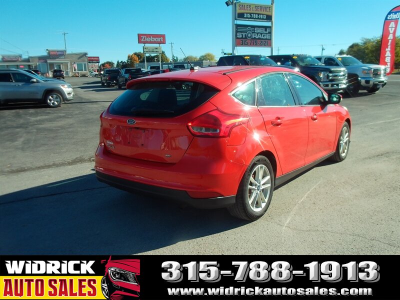 2017 Ford Focus SE photo 4