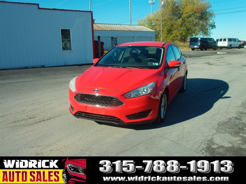 2017 Ford Focus SE photo 2