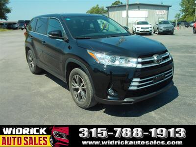 2019 Toyota Highlander LE Plus   - Photo 1 - Watertown, NY 13601