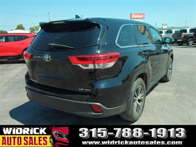 2019 Toyota Highlander LE Plus   - Photo 7 - Watertown, NY 13601