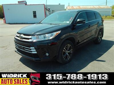 2019 Toyota Highlander LE Plus   - Photo 3 - Watertown, NY 13601