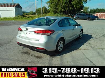 2017 Kia Forte LX - Photo 5 - Watertown, NY 13601
