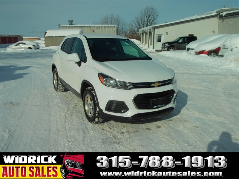 2020 Chevrolet Trax LS   - Photo 1 - Watertown, NY 13601