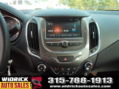 2017 Chevrolet Cruze LT   - Photo 9 - Watertown, NY 13601