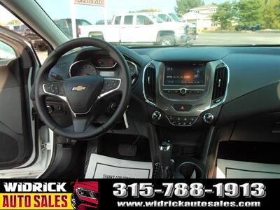2017 Chevrolet Cruze LT   - Photo 6 - Watertown, NY 13601