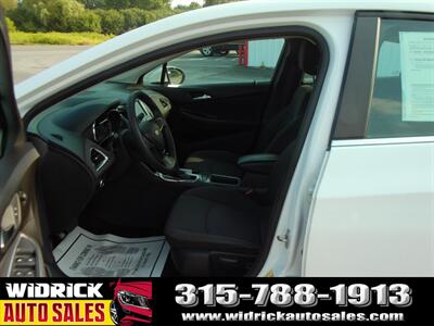 2017 Chevrolet Cruze LT   - Photo 4 - Watertown, NY 13601