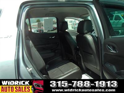 2020 GMC Acadia SLT   - Photo 5 - Watertown, NY 13601
