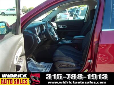 2017 Chevrolet Equinox LT   - Photo 4 - Watertown, NY 13601