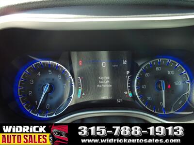 2022 Chrysler Pacifica Touring L   - Photo 9 - Watertown, NY 13601