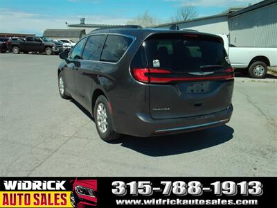 2022 Chrysler Pacifica Touring L   - Photo 7 - Watertown, NY 13601