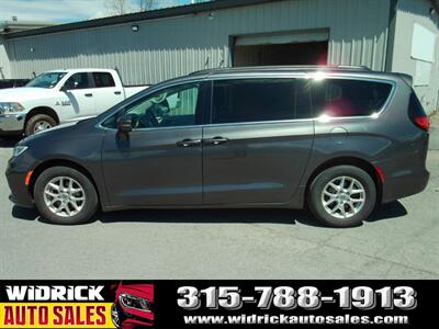 2022 Chrysler Pacifica Touring L   - Photo 8 - Watertown, NY 13601
