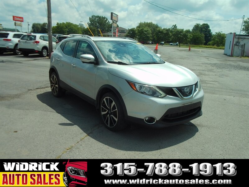 2017 Nissan Rogue Sport SL   - Photo 1 - Watertown, NY 13601