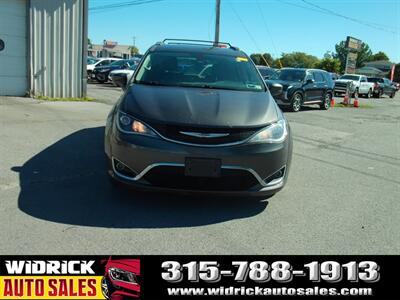 2020 Chrysler Pacifica Touring L - Photo 2 - Watertown, NY 13601