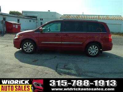 2015 Chrysler Town & Country Touring   - Photo 18 - Watertown, NY 13601