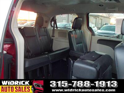 2015 Chrysler Town & Country Touring   - Photo 5 - Watertown, NY 13601