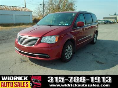 2015 Chrysler Town & Country Touring   - Photo 3 - Watertown, NY 13601