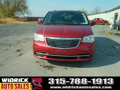 2015 Chrysler Town & Country Touring   - Photo 2 - Watertown, NY 13601