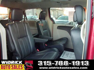 2015 Chrysler Town & Country Touring   - Photo 6 - Watertown, NY 13601