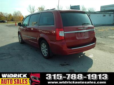 2015 Chrysler Town & Country Touring   - Photo 17 - Watertown, NY 13601