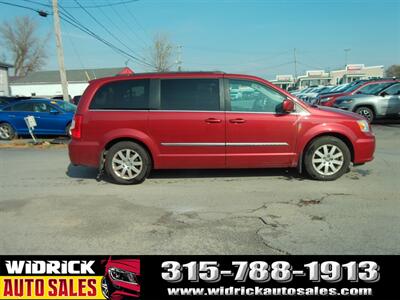 2015 Chrysler Town & Country Touring   - Photo 14 - Watertown, NY 13601