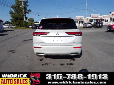 2022 Mitsubishi Outlander SEL   - Photo 16 - Watertown, NY 13601