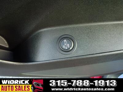 2022 Chevrolet Equinox LT   - Photo 11 - Watertown, NY 13601