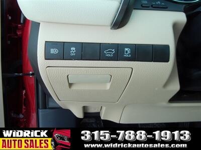 2019 Toyota Camry Hybrid LE - Photo 8 - Watertown, NY 13601