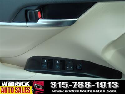 2019 Toyota Camry Hybrid LE - Photo 11 - Watertown, NY 13601