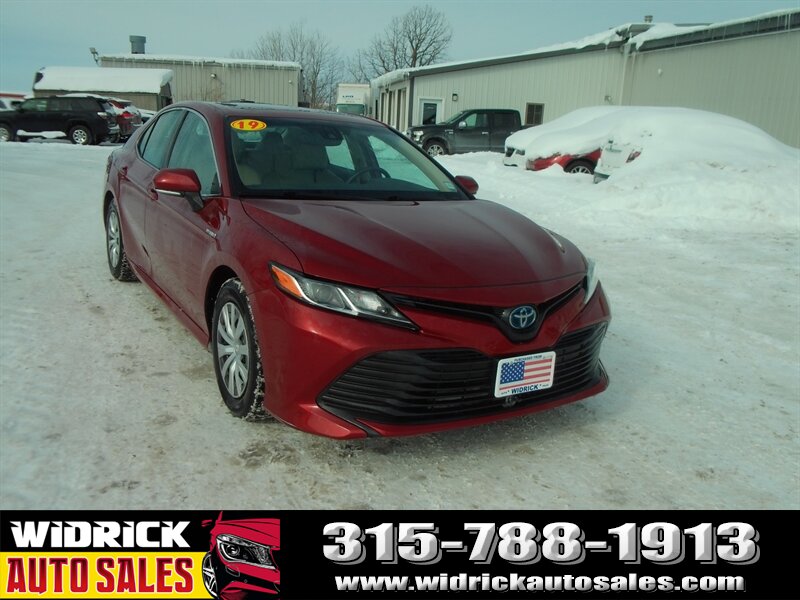 2019 Toyota Camry Hybrid LE   - Photo 1 - Watertown, NY 13601