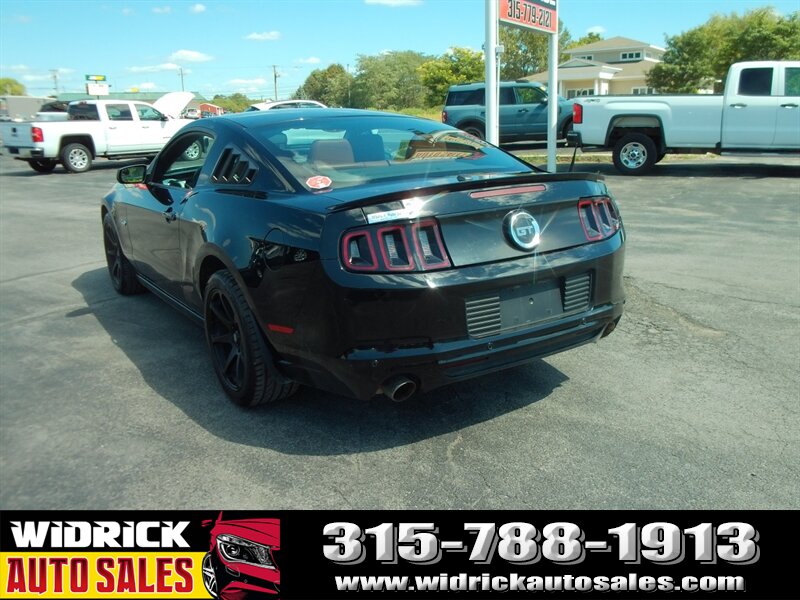 2013 Ford Mustang GT Premium photo 12